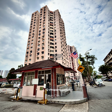Mewah Court Apartment in Green Lane (Blk 98).