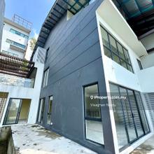 Santuari Park Pantai - Exclusive 3-Sty Stratified Courtyard Villas