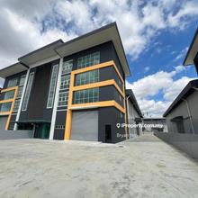 Cheap! Semi D Factory Freehold like brand new