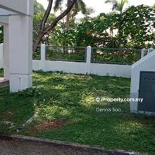 Corner house with side land garden 