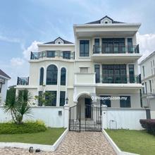 4 Storey bungalow Laguna Heights