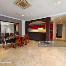 Nicely Renovated Unit With Lake View