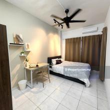 Walking Distance to LRT, Room For Rent