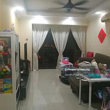 Fully Nice Renovated Partially Furnish unit. Freehold Low density. 