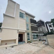 Guarded Corner Bungalow with Home Lift,Can Park 6 Cars