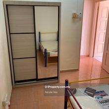 Straits Courts Condominium Ujong Pasir 