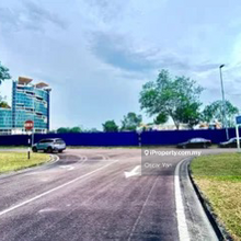 Prime location for sales , next to main road . 