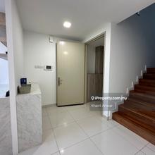 Duplex unit with 3 carparks.