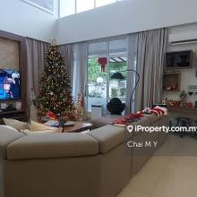 Extensive renovated, beautiful garden, extra kitchen with kit cabinet