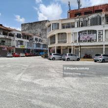 Top floor end lot 