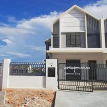 Nearby klia New 2 storey first house 100% loan last 6 unit