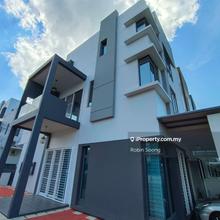 Freehold 2 Half Storey Super-link in Ujong Pasir