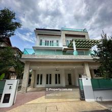 3.5 storey bungalow@Freehold @ Come with lift@ private  swimming pool 