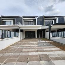 2 & Half Storey House With Huge Land Size!! Long Range Car Porch