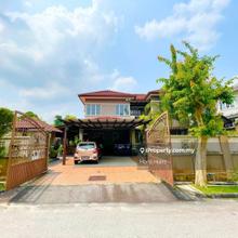 Freehold Open Facing Renovated & Extend Kitchen Partly Furnished