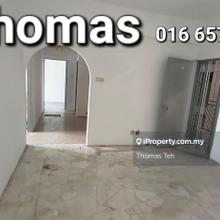 3 Bedrooms, Lift, Size 865 sq ft, Golf View Facing, Good Condition