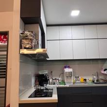 Partly furnish, 2 car park, lake view, bigger size 