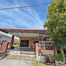 End lot single storey and extra more land