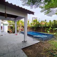 1.5 Storey Semi D house for Rent