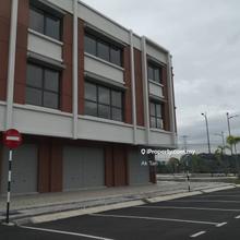 Nice corner shop for f&b or showroom for rent at rm5.5k in sepang