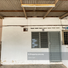 Air putih low cost small house for rent. Small car park.