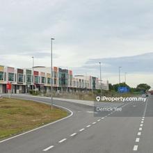 Huge traffic and facing spa double storey freehold shop