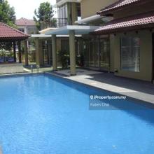 3.5 Storeys Bungalow in End Corner with Nice Land and Private Pool