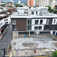 3 storey facing mainroad high visibility n high traffic area for rent