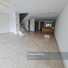 Beautiful unit to view in a gated and guarded area in a good location