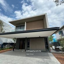 Exclusive 2 Storey Waterfront Bungalow With Private Clubhouse