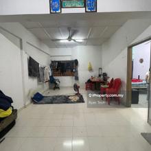 Walking Distance to MRT Station, Chinese Owner, Top Floor