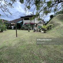 End lot Semi-D with Big Land !!