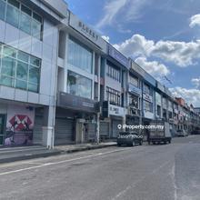 Taman Molek / 3 Storey Shoplot / Facing Main Road / Rare Unit