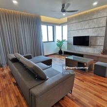 Lower mid floor, corner unit with sea & Straits Quay View!