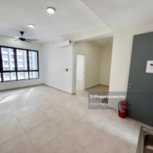 Jalan Kaki Mrt Station. Berdekatan Kemudahan. Partial Furnished.