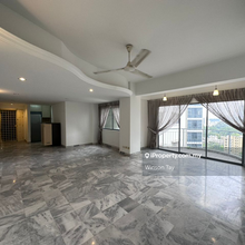 Freehold, 3 Bedroom 2 bathroom