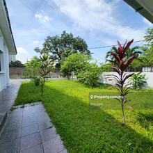 Well kept basic single storey house. Flat land. Quiet street