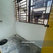 Bukit Indah Flat @3 Bedrooms 2 Bathrooms @For Sale @Good Condition