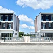 3 Storey Semi Detached Warehouse / Office Showroom (Mjc)
