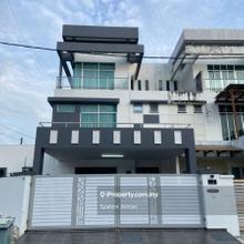 Corner 3 Storey Semi Detached House @ Teluk Kumbar, Penang