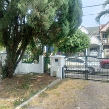 USJ 2 Double Storey Terrace House With 5 Bedrooms Opposite Damen- Let 