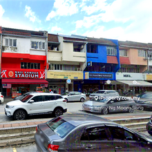 Kuala Lumpur Ttdi ( End Lot ) Ground Floor Shop For Rent