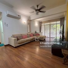 Few mins walk to Conlay station & walking distance to Pavillion