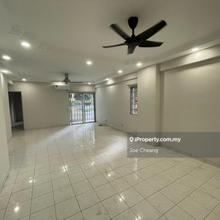 Shot walk to MRT, Corner Unit ,Good for Own Stay and Investment