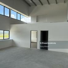 Beautiful and usable warehouse space Semi D Factory for rent