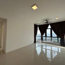Facing pool unit for sale 1019sf