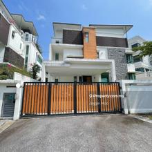 Bungalow with swimming pool and garden 