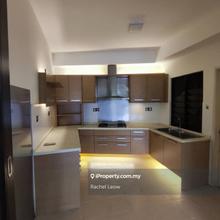 Corner cosy unit with 3 carparks. View and fall in love with it!