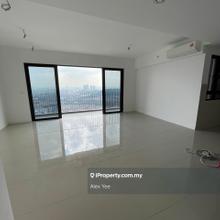Brand new unit, special layout, spacious house with unblock view