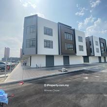 Corner unit Shop Uptown Rimbayu for rent
